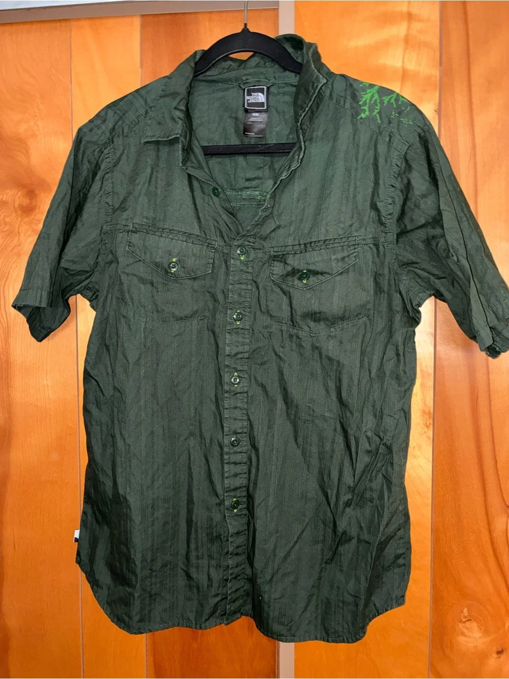 The North Face Men's Green Button-Up Short Sleeve Shirt M
